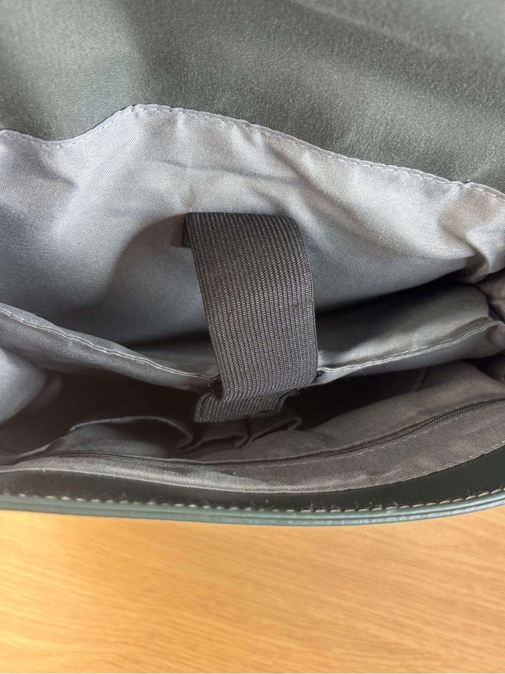 Camellia‎ Vintage-Style Green PU Leather Backpack from the brand Ecosusi UNISEX - Picture 8 of 13